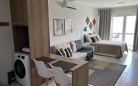 Studio 402 Salvador, Fantástico, com Vista Mar, no Bairro de Jardim Armação, a 300m do Novo Centro de Convenções de Salvador - CCS e do Parque dos Ventos